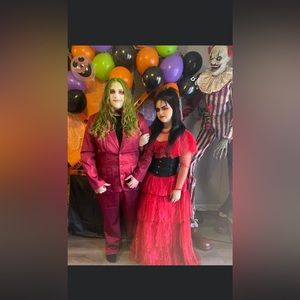 selling this dress, it’s only been worn once. in perfect condition!!!